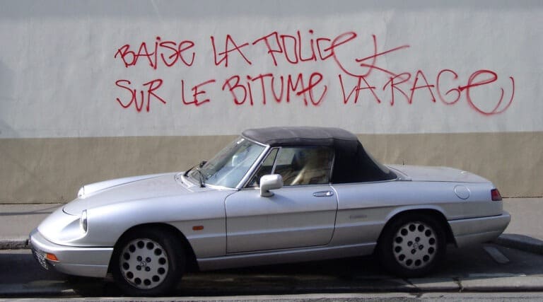 Baise la police sur le bitume la rage